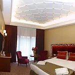Mb Deluxe Hotel