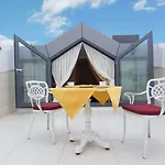 Mb Deluxe Hotel
