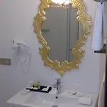 Mb Deluxe Hotel