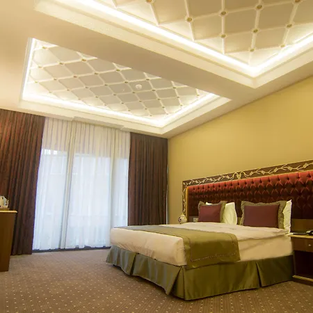Mb Deluxe Hotell 4*