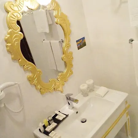 Ξενοδοχείο Mb Deluxe 4*