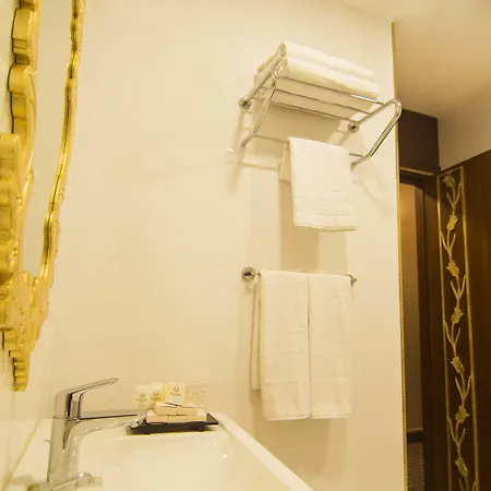 Hotel Mb Deluxe