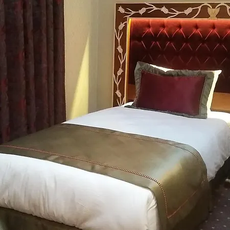 Mb Deluxe Hotel