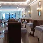 Hotell Mb Deluxe 4*