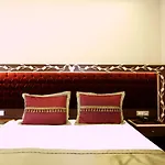Hotell Mb Deluxe