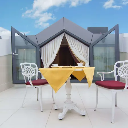 Mb Deluxe Hotel